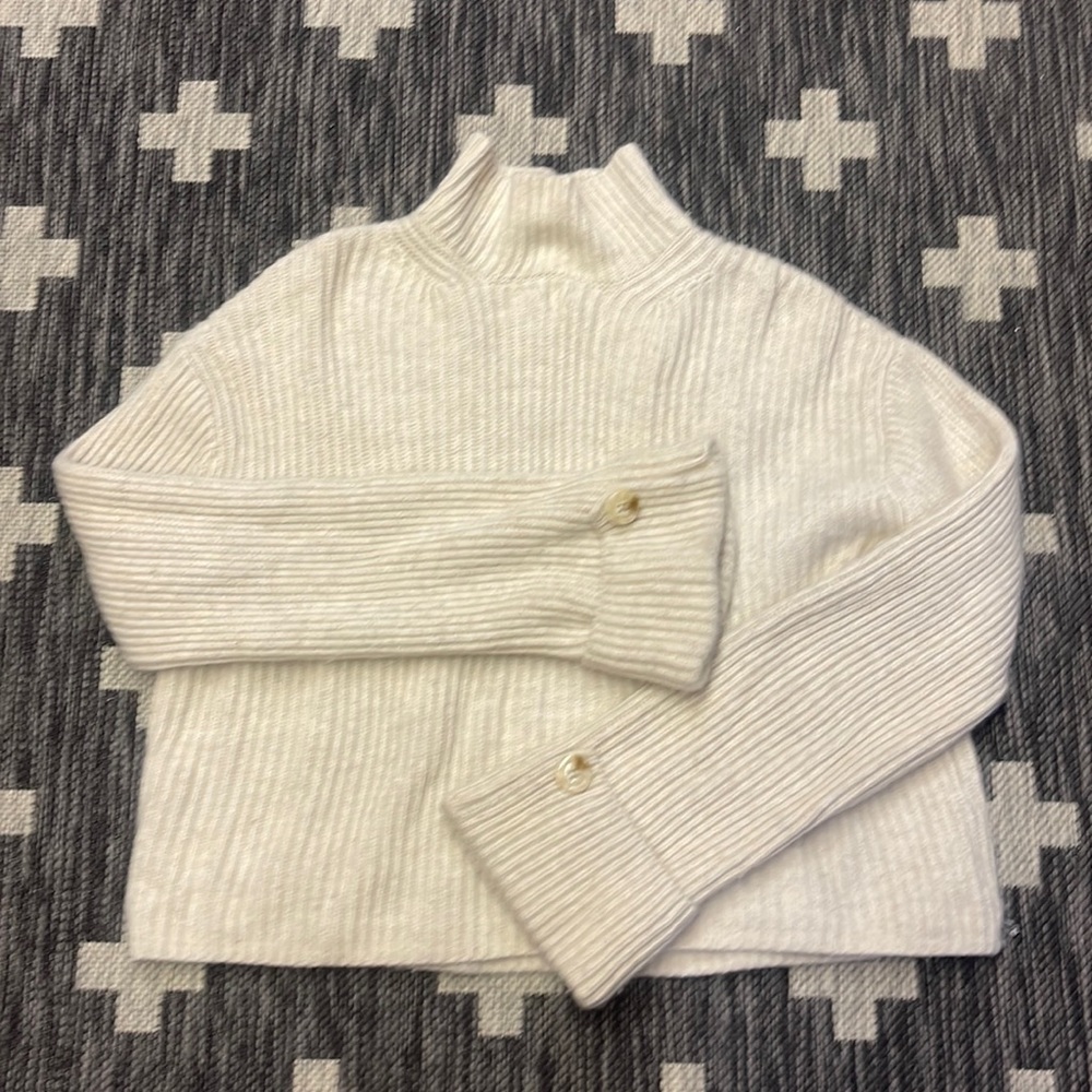 H&M Wool Blend XS Sweater Cream Color